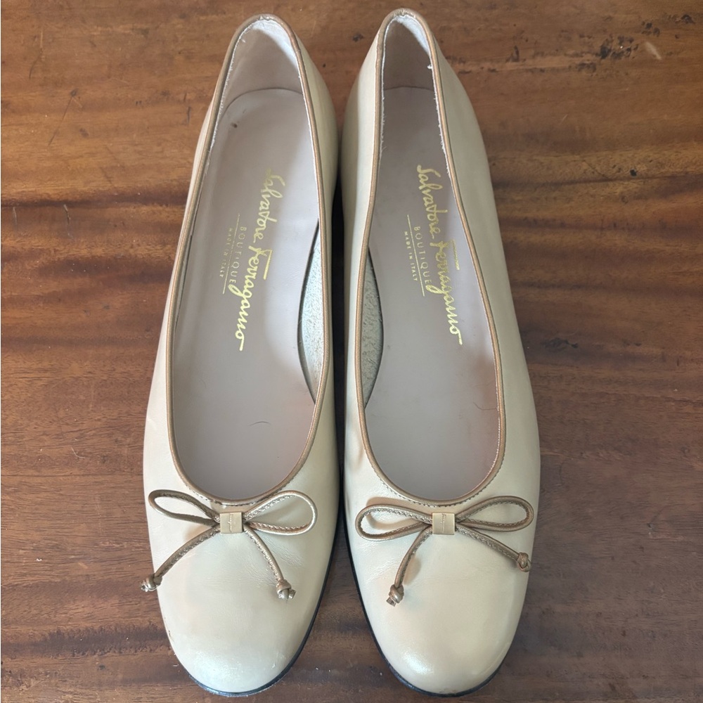 Salvatore Ferragamo Boutique Champagne Bow Flats